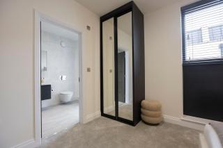 Elliot Oliver - Stunning 4 Bedroom Home with Parking in Cheltenham - 1