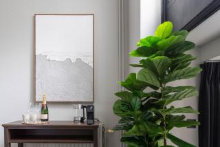 Stylish suite with private patio, perfect for 4 - 7