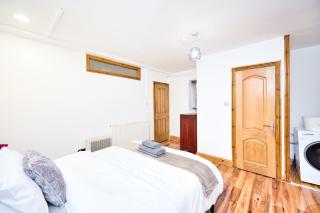 Modern 1Bed, 2 Min to Tube & DLR in London E3 - 5