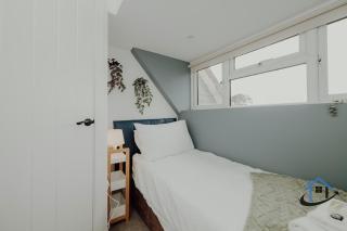 Apt 5 Manor House - 3 Bed 2 bathroom sleeps 5 parking wifi - 7