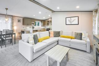 Gleneagles Lodge with Hot Tub - 7