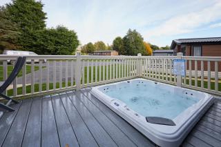 Gleneagles Lodge with Hot Tub - 8