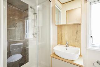 Squirrel Lodge with Hot Tub - 7