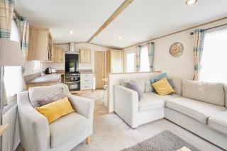 Squirrel Lodge with Hot Tub - 3