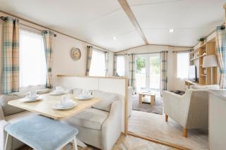 Squirrel Lodge with Hot Tub - 7