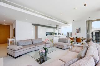 Livbnb- 3BR with Maid's Room with Full Ain Dubai View - 4