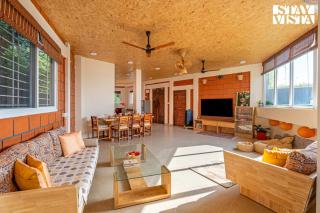 StayVista at RockEDGE - Shoolagiri with Bonfire, Infinity Pool - 5