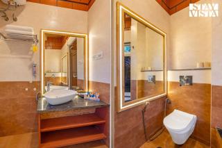 StayVista at RockEDGE - Shoolagiri with Bonfire, Infinity Pool - 1