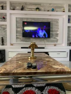 2BDR CBD Apt - 24hrs power, Security, 5mins to airport - 3