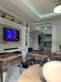 2BDR CBD Apt - 24hrs power, Security, 5mins to airport - 0