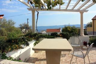 Apartments with a parking space Bol, Brac - 5642 - 1