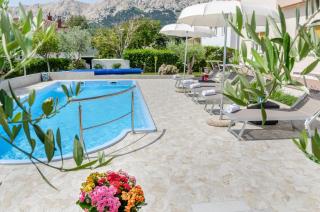 Family-friendly apartments with swimming pool Baska, Krk - 19432 - 1