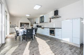 Family-friendly apartments with swimming pool Vir - Kozjak, Vir - 18589 - 3