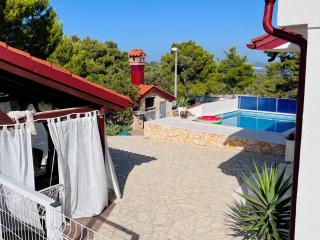 Family friendly house with a swimming pool Janjina, Peljesac - 19594 - 1