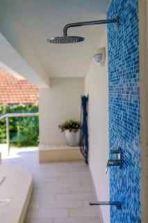 Family-friendly apartments with swimming pool Brela, Makarska - 19998 - 1