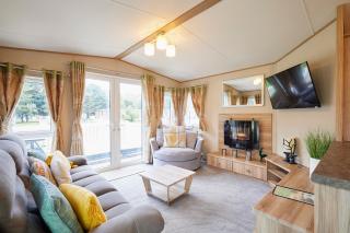 Brooksbank Lodge with Hot Tub - 7