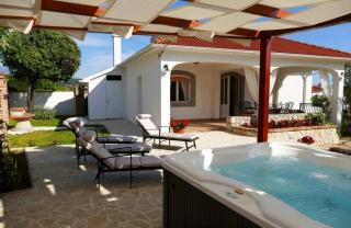 Seaside family friendly house with a swimming pool Barbat, Rab - 22081 - 1