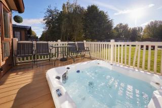 Brooksbank Lodge with Hot Tub - 4
