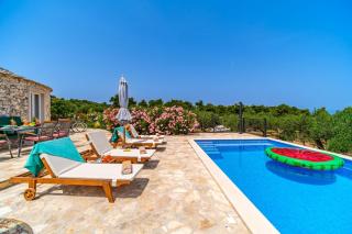 Seaside family friendly house with a swimming pool Mirca, Brac - 23797 - 2