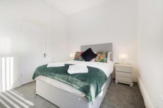 New! 5BR in Queen Street - 9