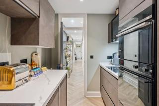 Quintessential Chelsea Apartment with 2 Bedrooms - Modern & Luxury - 3