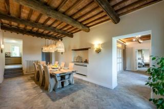 Italian Villa With Pool Among Olive Trees - 3