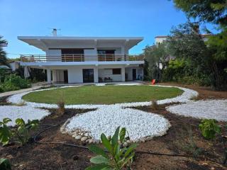 The House By The Sea - family memories strats here - 0