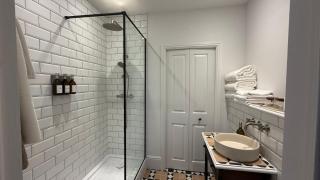 Modern Victorian 2BR Apt - 5