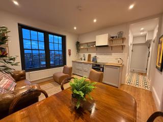 Modern Victorian 2BR Apt - 0