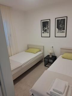 Seafront Suites Maja - 3