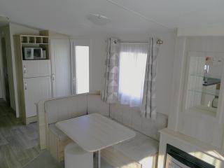 Kingfisher Ingoldmells Cypress 6 Berth Central Heated Close to site entrance - 2