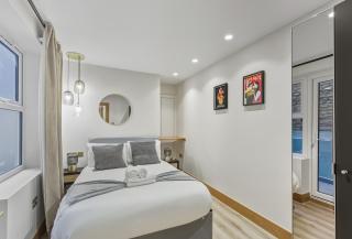Relax and Explore Chic 3BR Flat near Kings Cross - 0