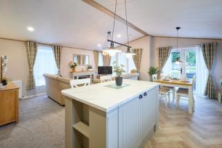 Barakah Lodge with Hot Tub - 7