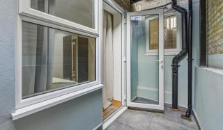 Relax and Explore Chic 3BR Flat near Kings Cross - 6