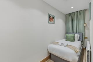 Comfort & Style-3BR Flat near St Pancras London - 5