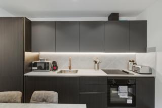 Comfort & Style-3BR Flat near St Pancras London - 8