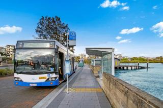 Lumière Riverside One Bedroom Apartment In Ryde With Queen Bed and Free Parking Close to Train & Ferry & Cafes - 2