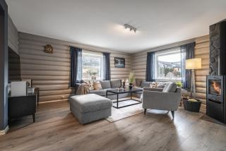 Spacious Hemsedal home with ski slope view - 8