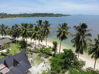 Mentawai Balcony - Beachfront family surf resort with stunning ocean views - 1