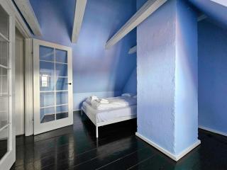 Luxury Canal-Front Apartment by Renowned Interior Designer - 1