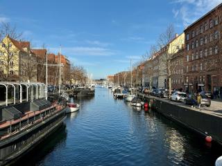 Luxury Canal-Front Apartment by Renowned Interior Designer - 3