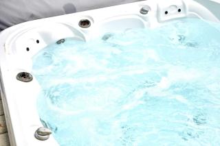 Lucky Lodge with Hot Tub - 7