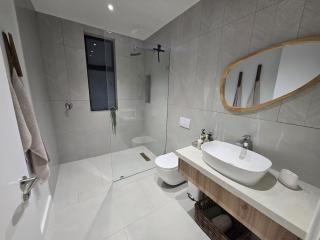 Yzer Heights Relaxed Luxury Stay - 3