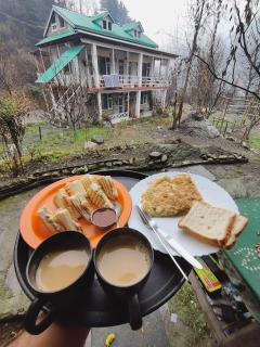 Homestay with Book Cafe in Jibhi - 1
