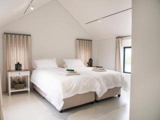 Yzer Heights Relaxed Luxury Stay - 1