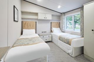 Brackencroft Lodge with Hot Tub - 8