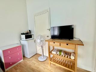 Studio Room Ensuite bathroom with separate Entrance - 4