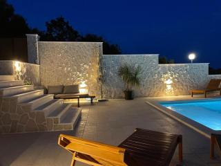 Seaside family friendly house with a swimming pool Cove Ljubljeva, Trogir - 20531 - 1