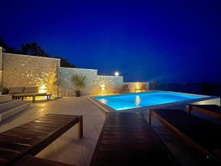 Seaside family friendly house with a swimming pool Cove Ljubljeva, Trogir - 20531 - 2