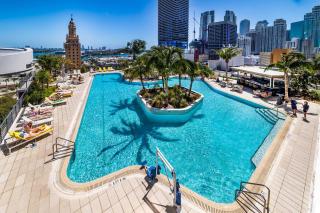 Luxury 3BR Apt with Epic Biscayne Bay Views - 9